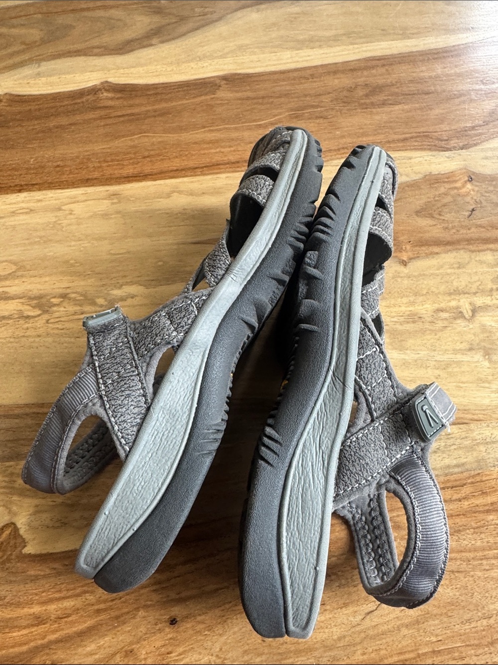 KEEN Women's Rose sandals Gray 7.5 - Picture 4 of 8